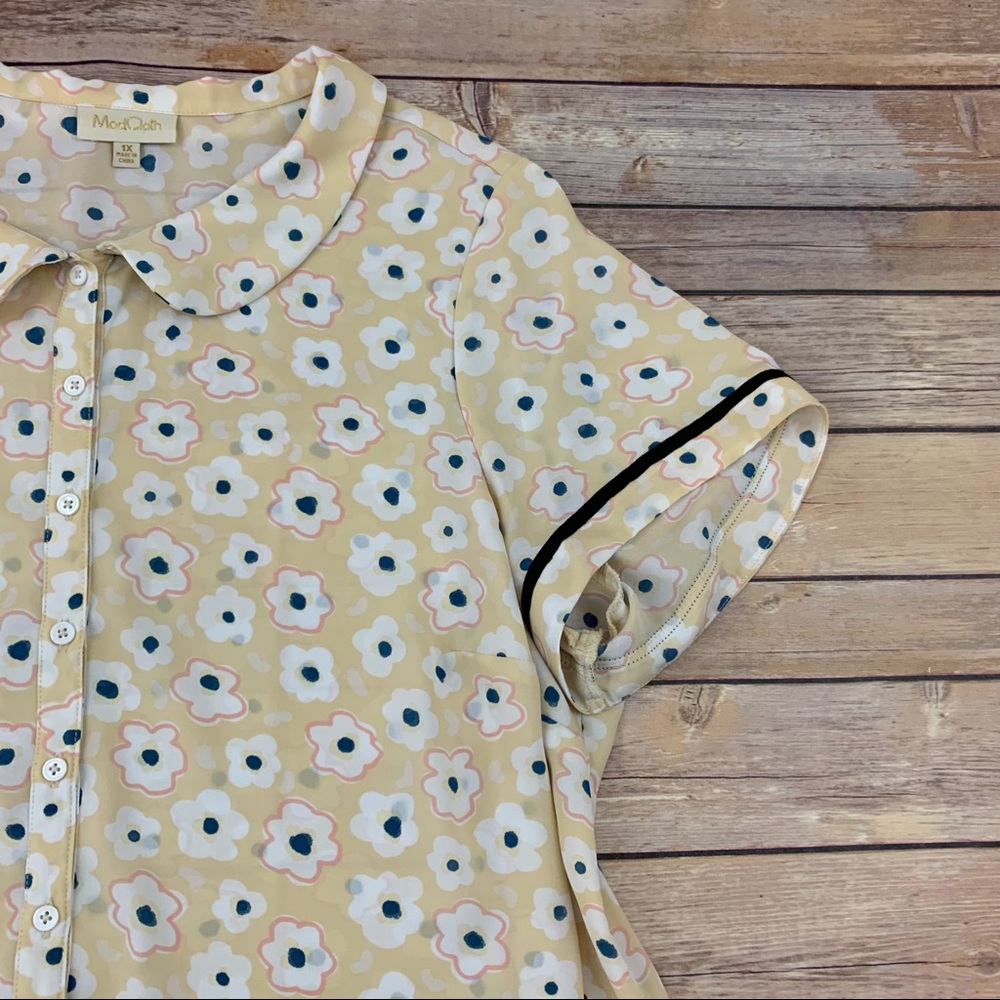 Modcloth floral peter pan collar button up top - Picture 3 of 12